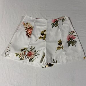SundayUp White Botanical Floral High Waisted Pleated Shorts Size L Cottage